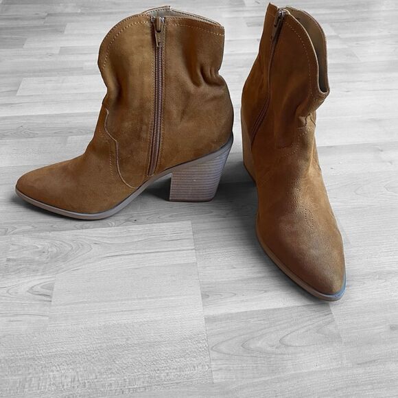 ABOUND Courtnee Western
Bootie Tan Chestnut Size 9 New - Picture 4 of 6